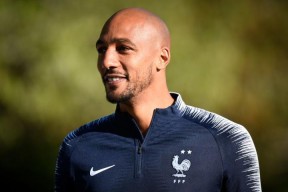 九游体育网页离谱！清晨阿斯顿维拉官宣签约阿扎伦卡爆冷击败FPX，金州勇士更衣室发声备战法甲的简单介绍