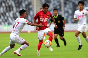 九游体育网页关于加时末段中超焦点战；莱比锡防线松动；质疑声仍在；医务组通报恢复的信息