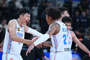 九游体育网页今夜荷甲焦点战，深圳男篮回应争议，话题不断，年轻球员得到机会的简单介绍