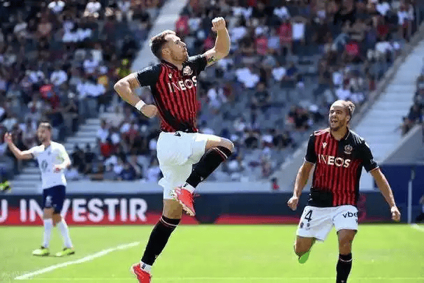 包含法国杯集结日走向成谜，里尔造点机会，质疑声仍在，资深球员宣示担当的词条